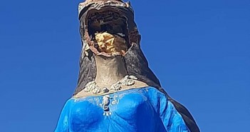 A estátua fica na Praia do Olho D’Água, em São Luís