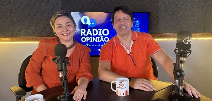 A gerente institucional e de projetos da FJMONTELLO, Kariny Ericeira e o jornalista, Adalberto Júnior