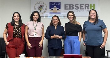 Universidade FM e HU-UFMA apreciam resultados e alinham parceria institucional Alexsandra Jácome e Luciana Machado (Ascom/HU), Joyce Lages, Josie Bastos e Leila Ferreira (marketing cultural/106) / Fotos: Kariny Santiago